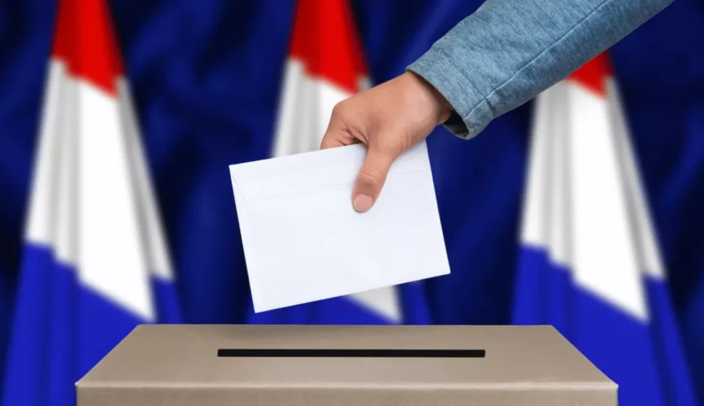 Выборы в Нидерландах: лидирует PVV