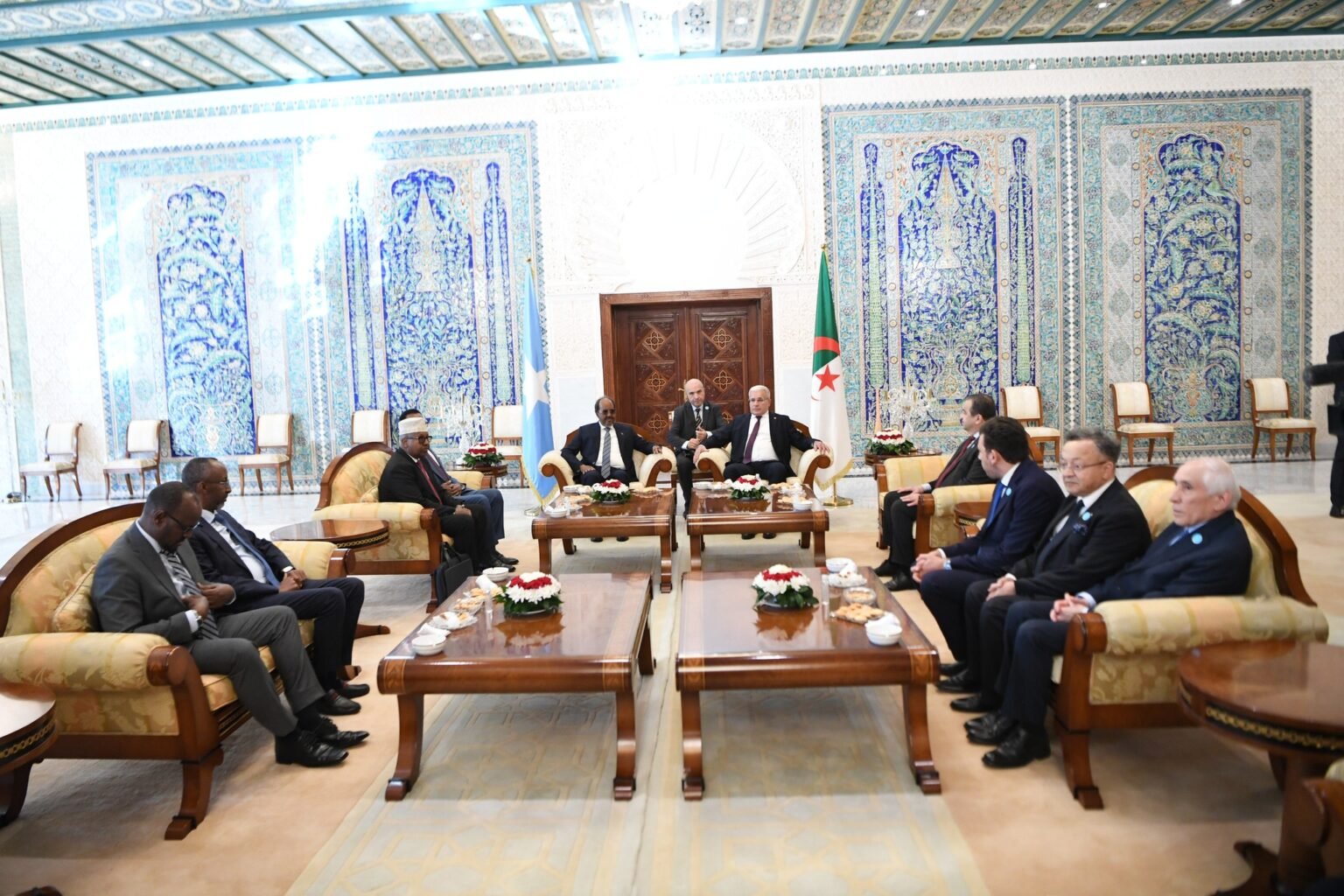 Президент Сомали прибыл в Алжир